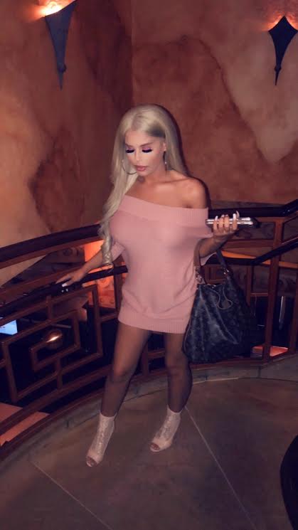 Demi, photo 5 of 8