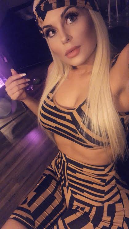 Demi, photo 3 of 8