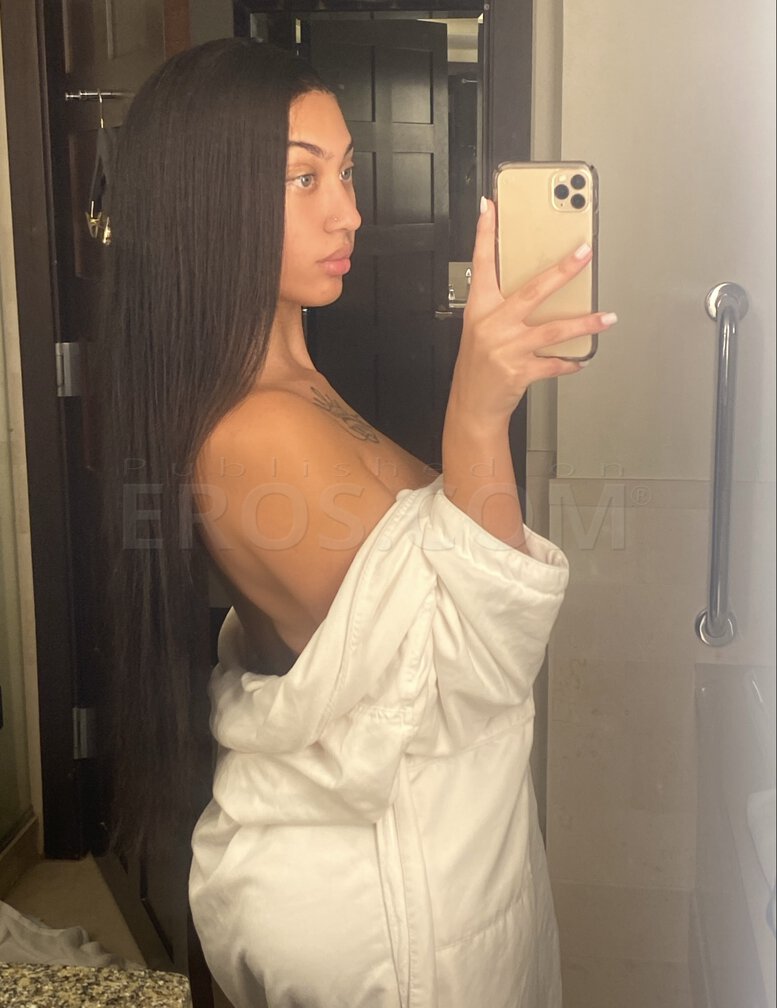 Aaliyah, photo 3 of 7