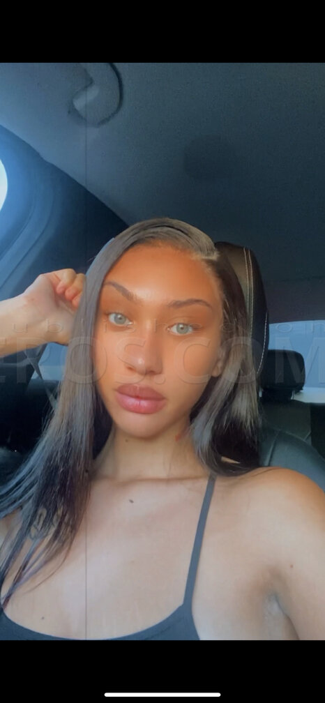 Aaliyah, photo 4 of 7