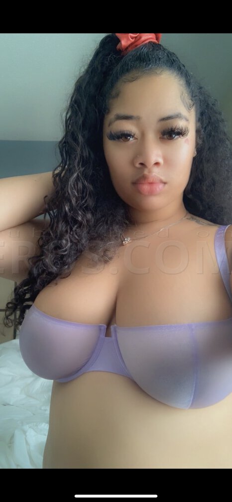 Chyna, photo 4 of 11