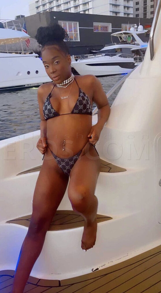 Naomi, photo 2 of 10