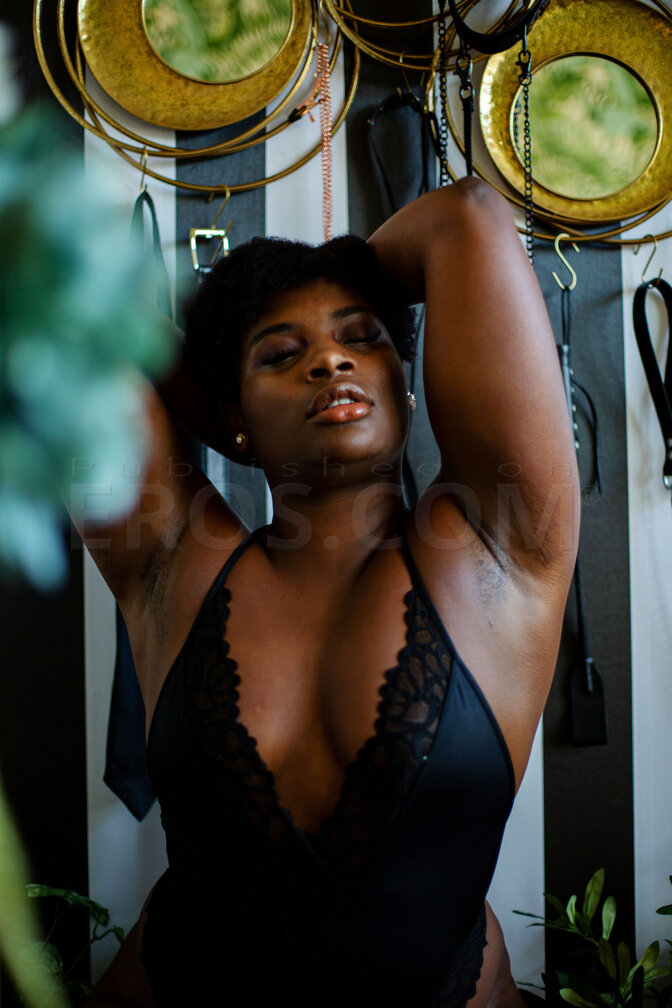Kelly K, photo 2 of 9