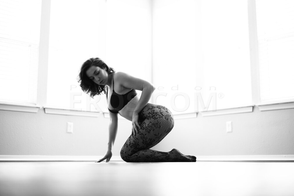 Robyn, photo 3 of 7