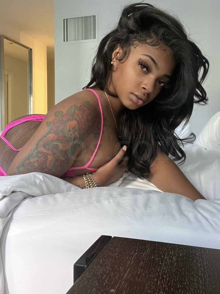 Mya, photo 3 of 4