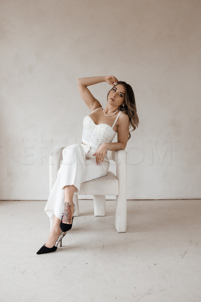 Kloe Smith, photo 2 of 8
