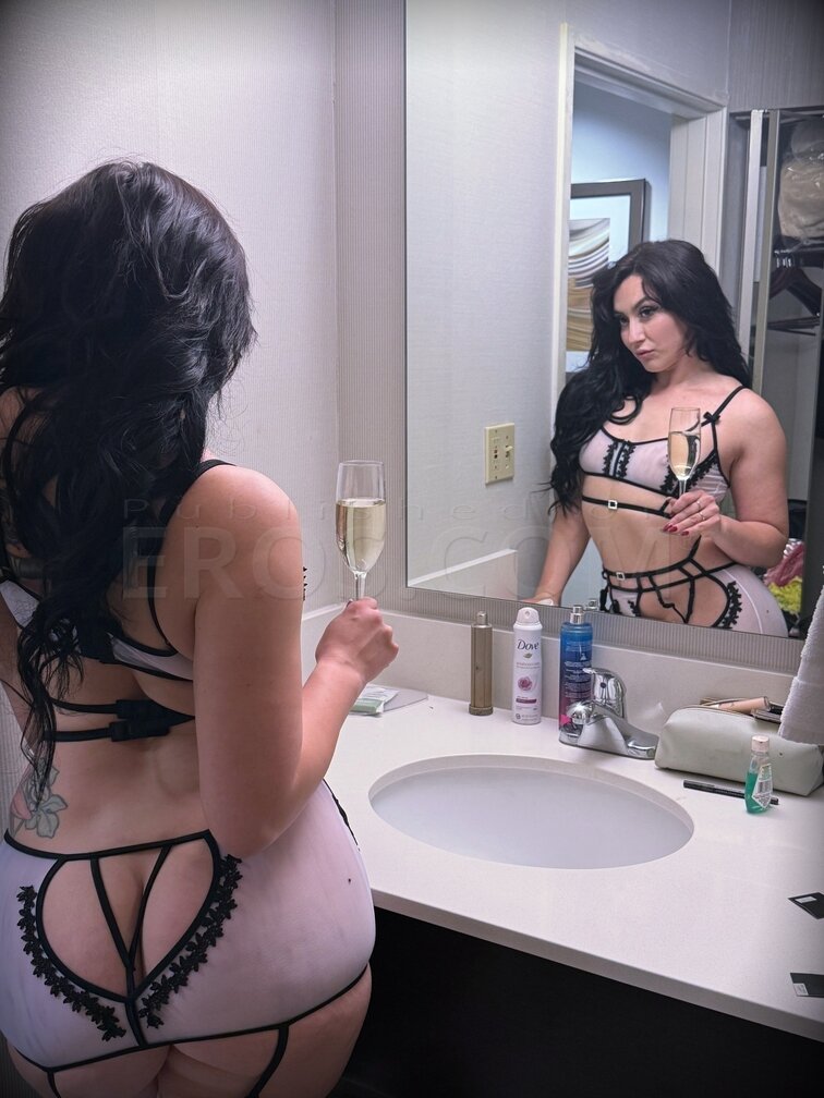 Mandy Muse, photo 2 of 10