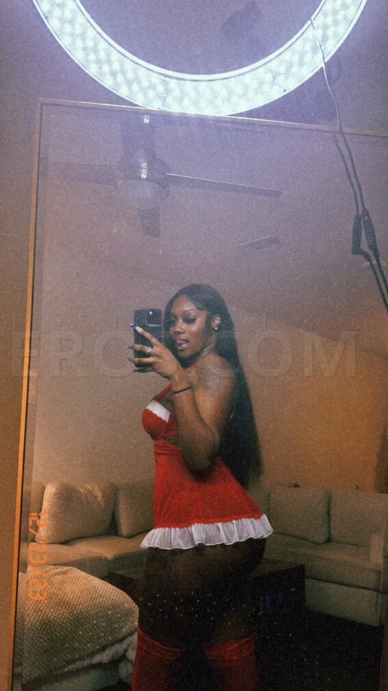 Naomi Waters, photo 4 of 6