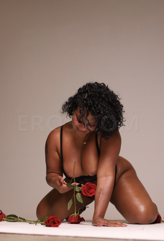 Tati, photo 4 of 5