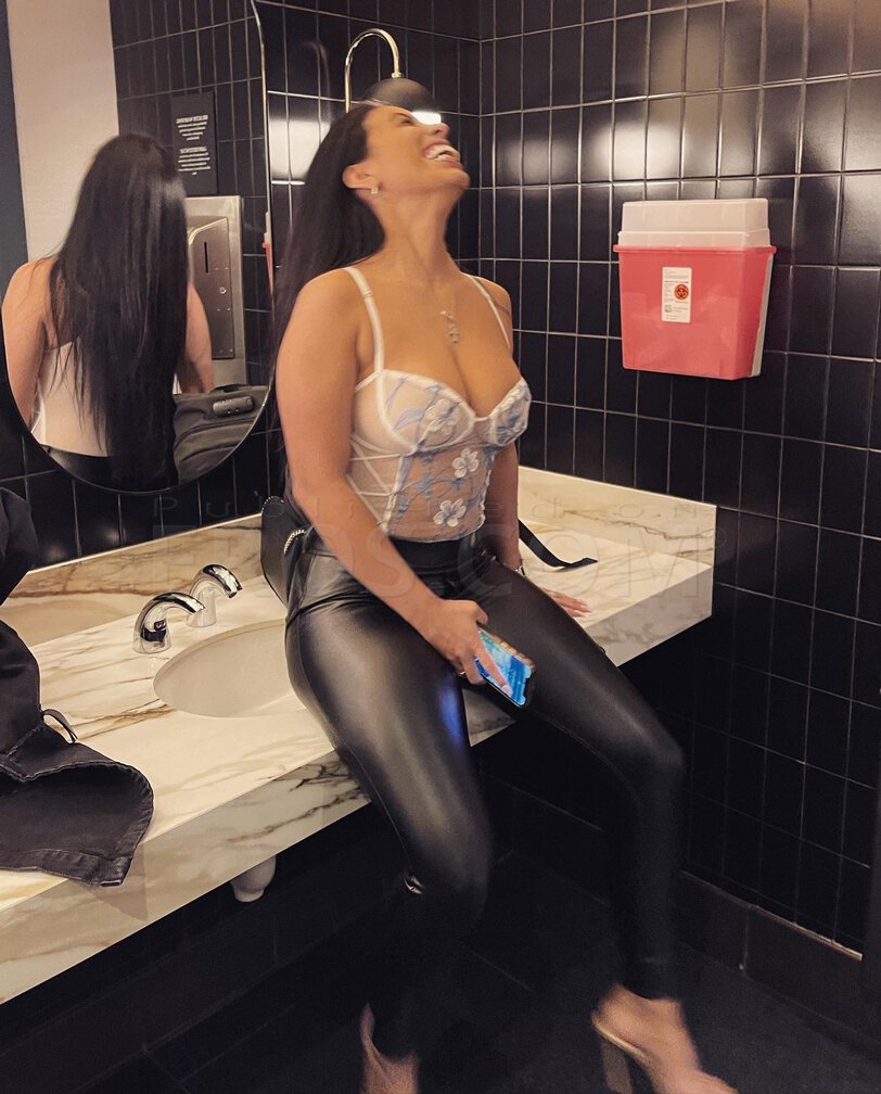 Amirah, photo 3 of 7