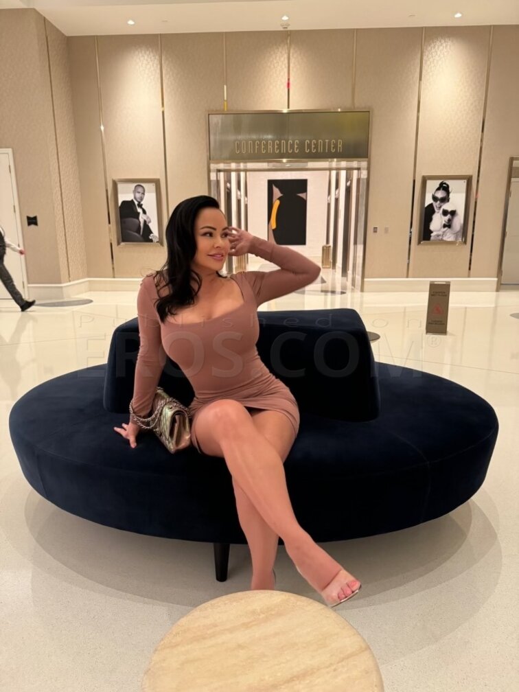 Amber, photo 5 of 8