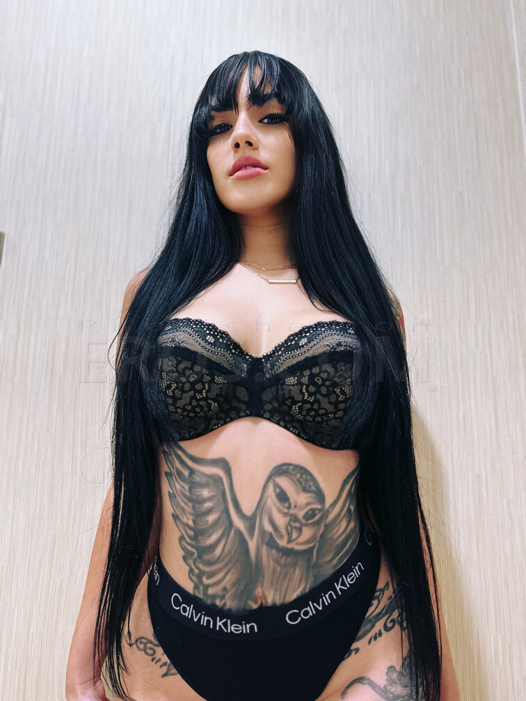 Ashley, photo 3 of 4