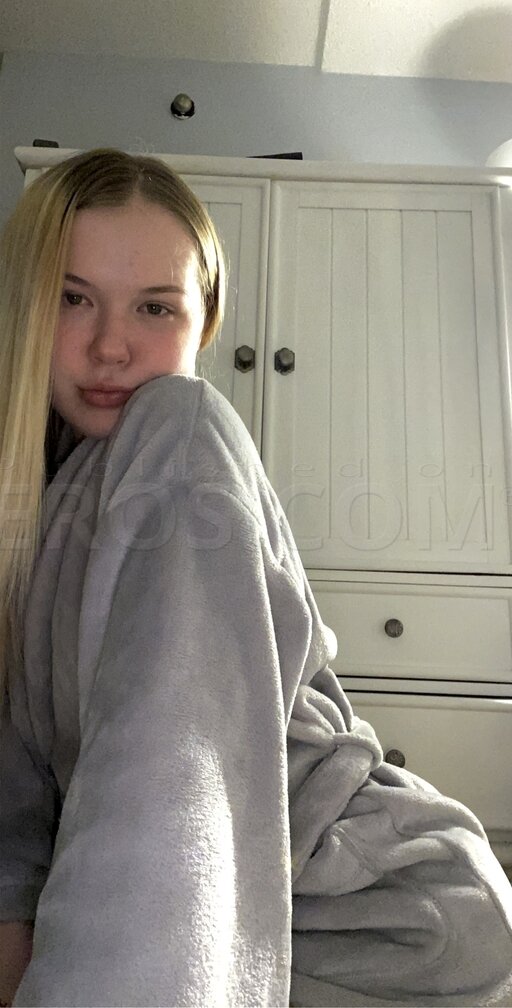 Karina X, photo 2 of 9