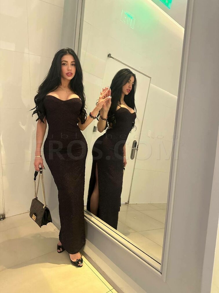 Veronica Rodriguez Vrod, photo 1 of 8