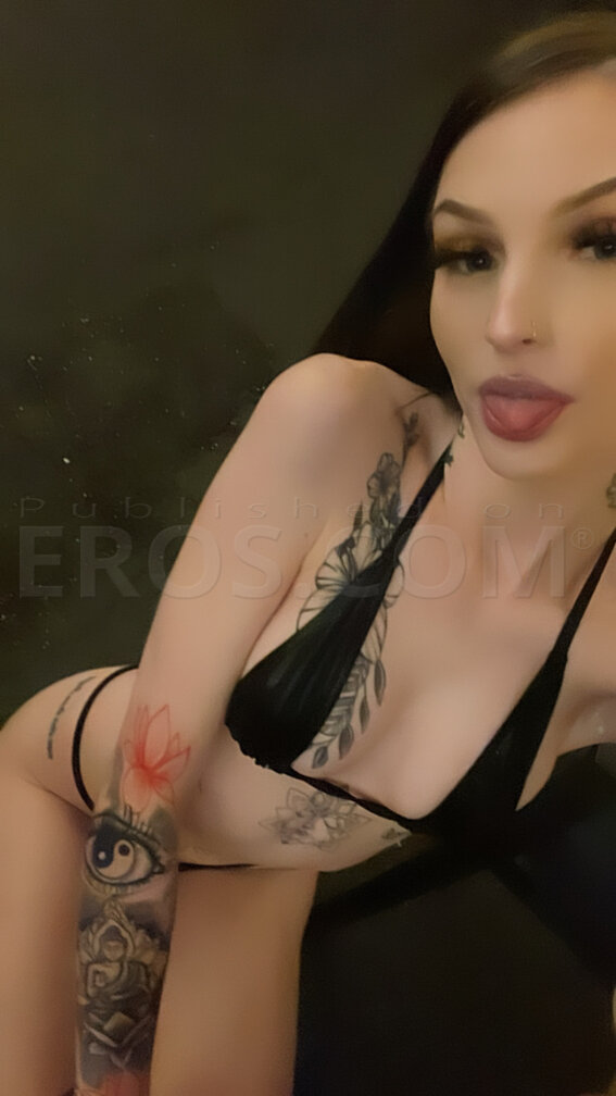 Alessia, photo 2 of 3
