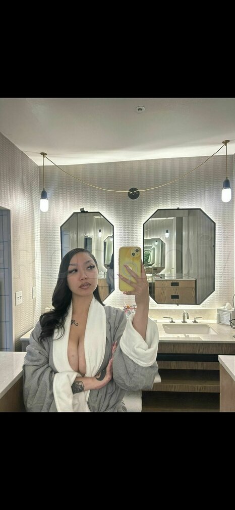 Divina, photo 2 of 4