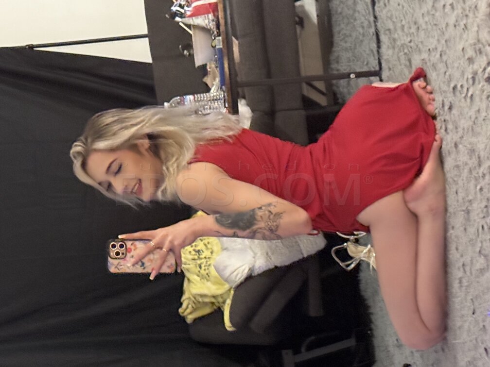Natalie, photo 1 of 7