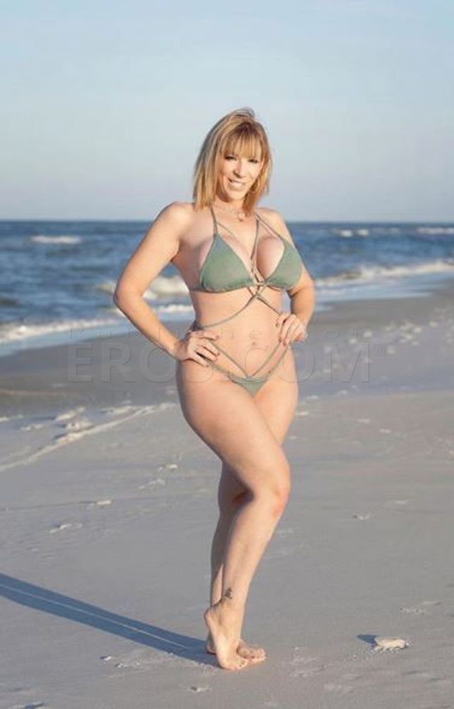 Sara Jay, photo 5 of 16