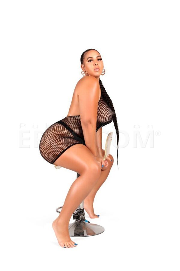 Voluptuous Vivica