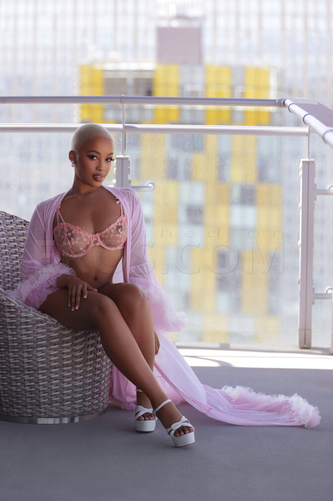 Alexandra Jade, photo 4 of 5