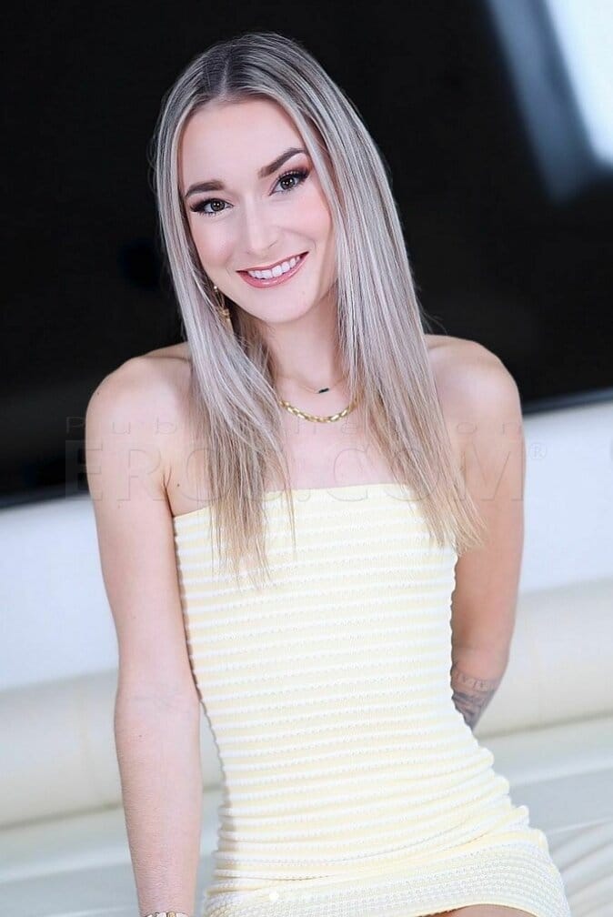 Thea Summers, photo 5 of 6