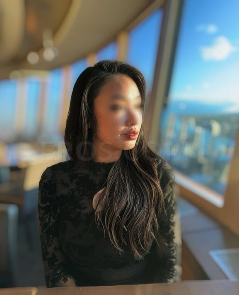 VIP Mona Love, photo 3 of 5