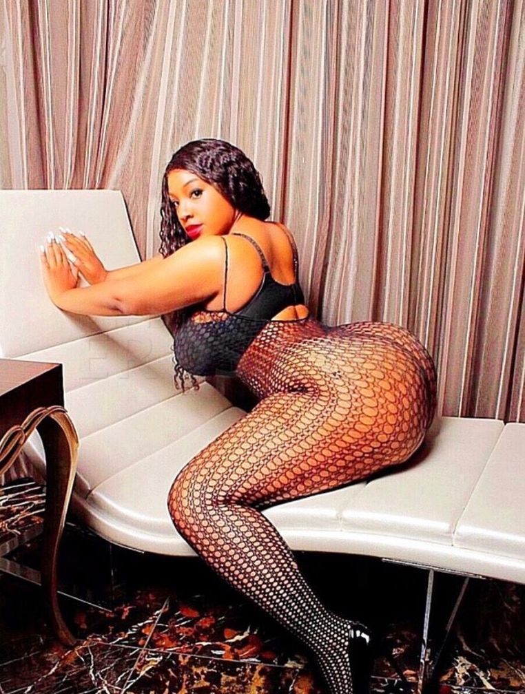 Layla Monroe, photo 1 of 38