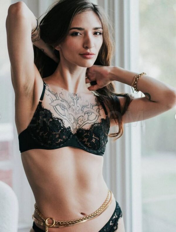 model Mitchelle