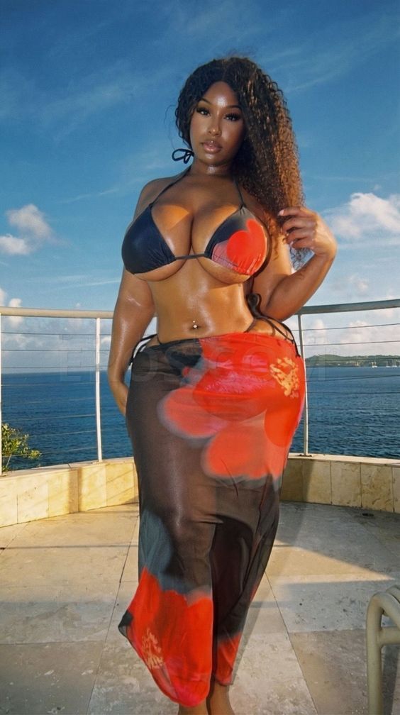 Layla Monroe, photo 2 of 38