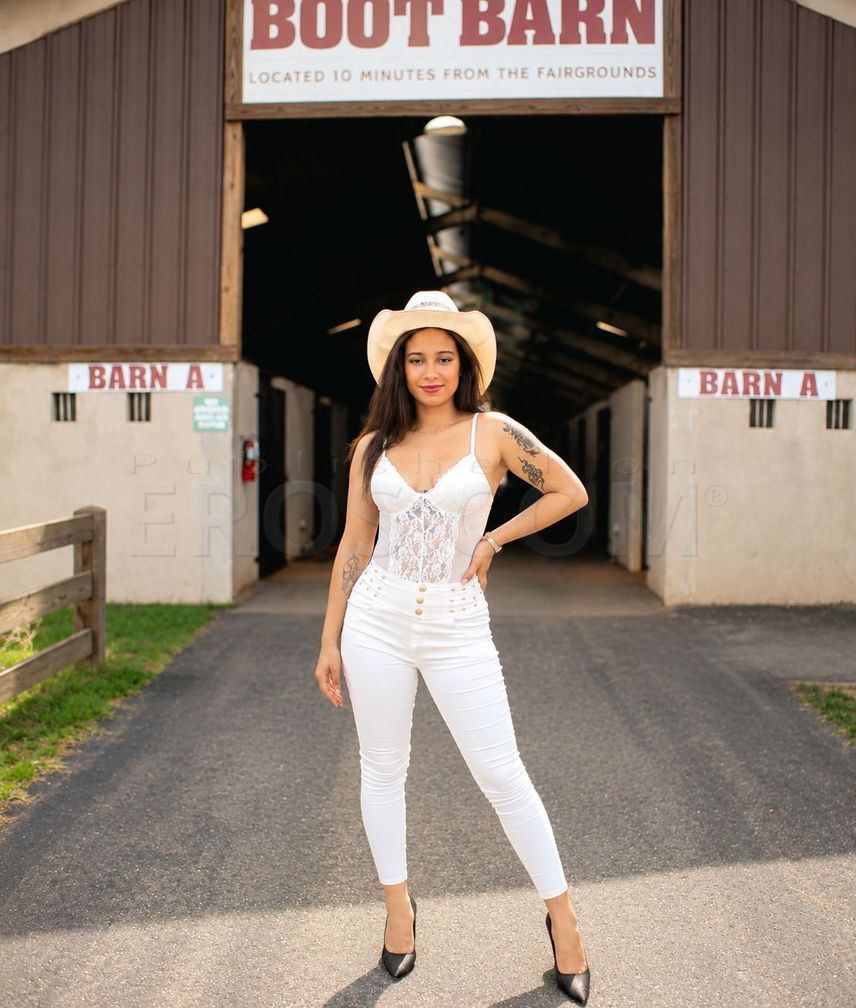 Kamilla Vale, photo 1 of 7