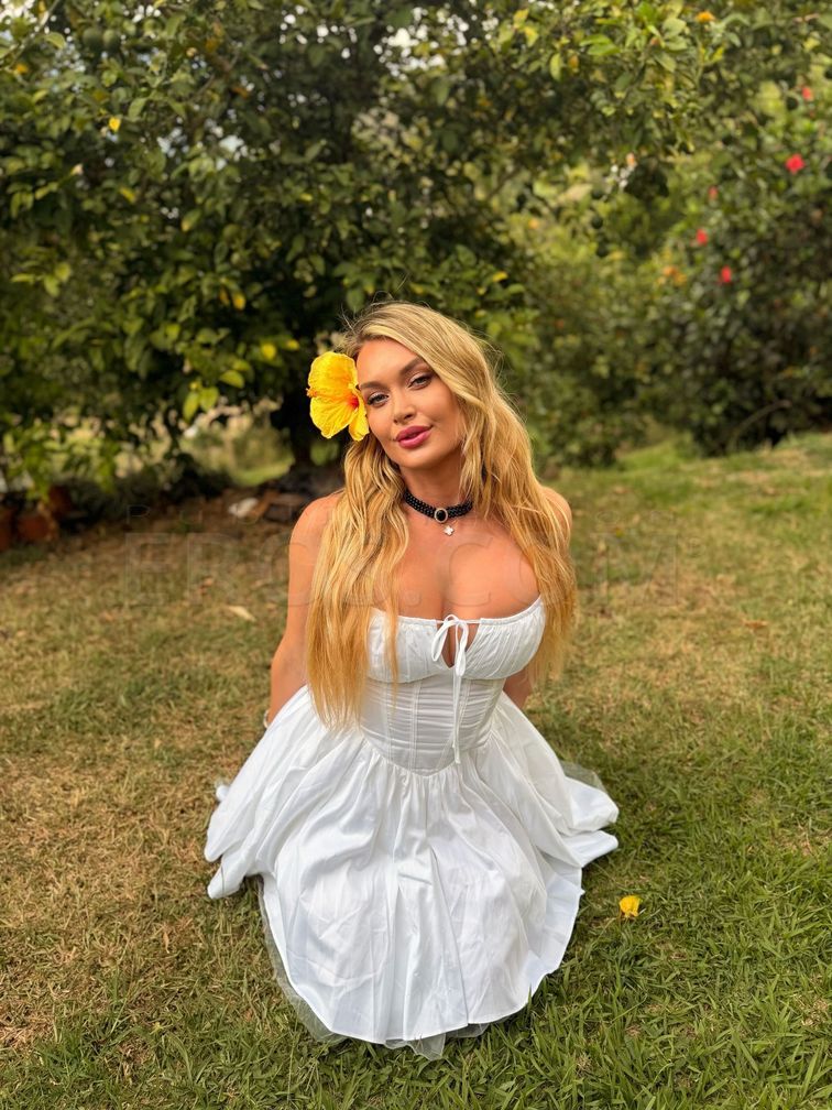 Natalia Starr, photo 1 of 7