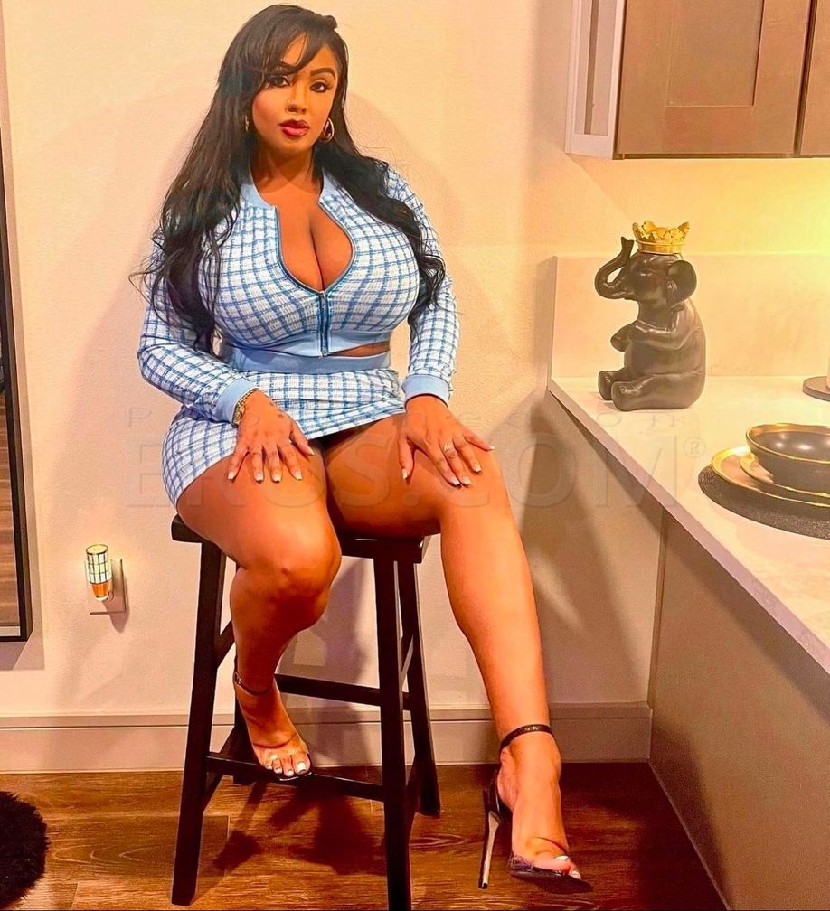 Superstar Layton Benton, photo 4 of 14